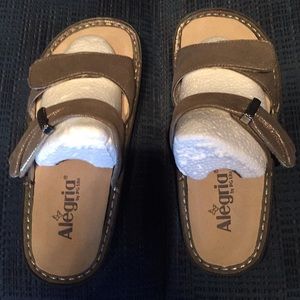 Alegria size 38 new foot beds